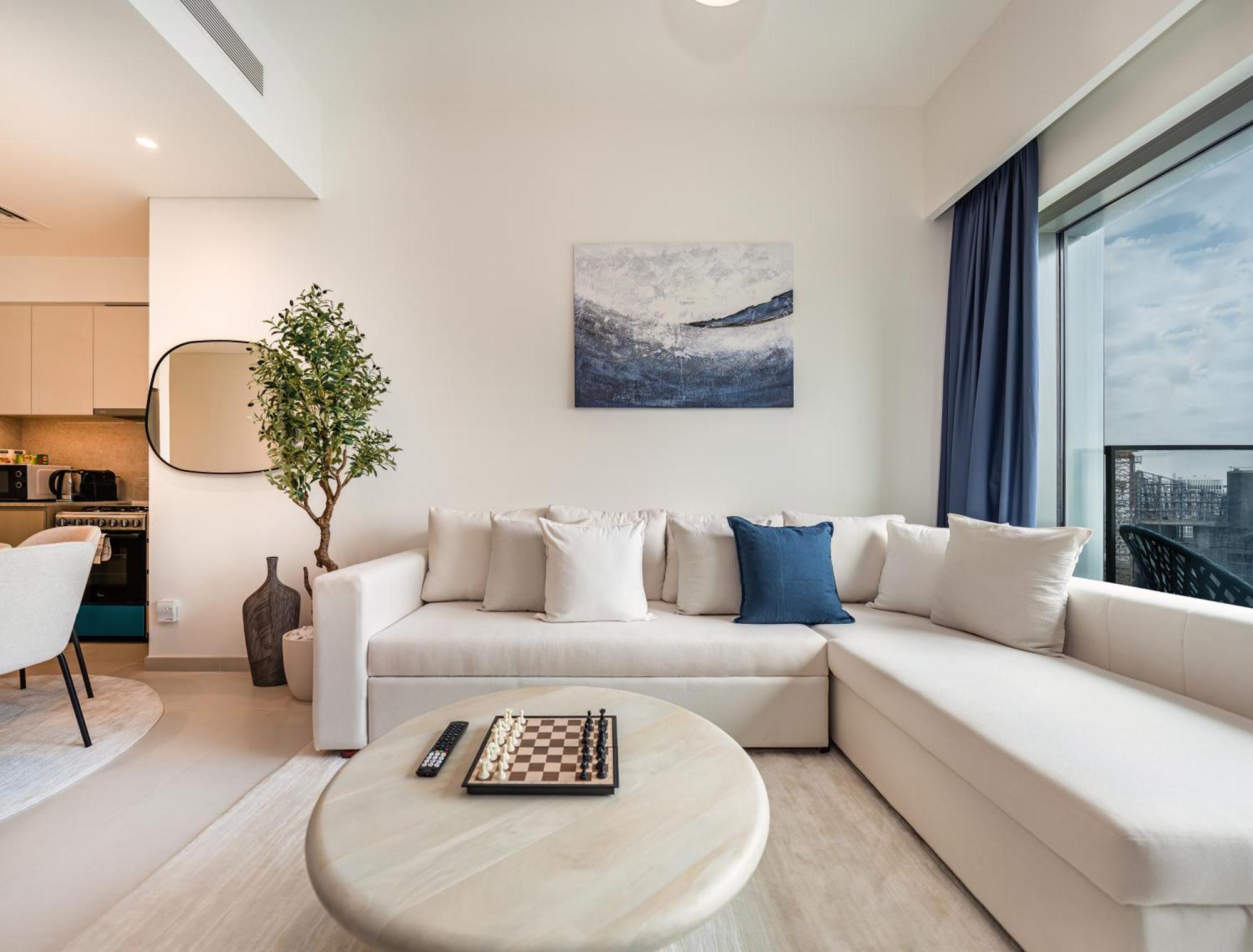 Luxurious 2br In Downtown Pool And Gym Access Apartment