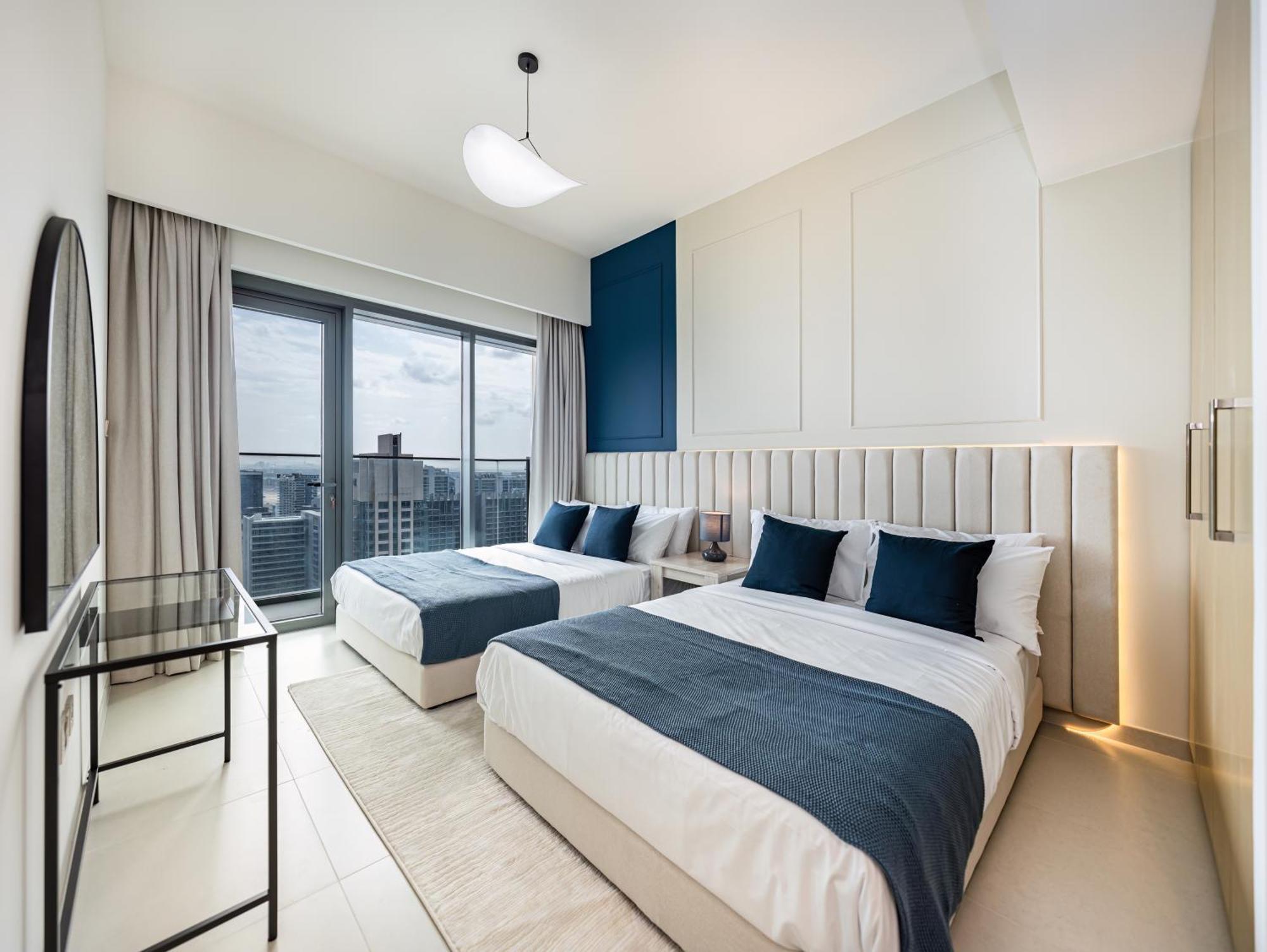 Luxurious 2br In Downtown Pool And Gym Access