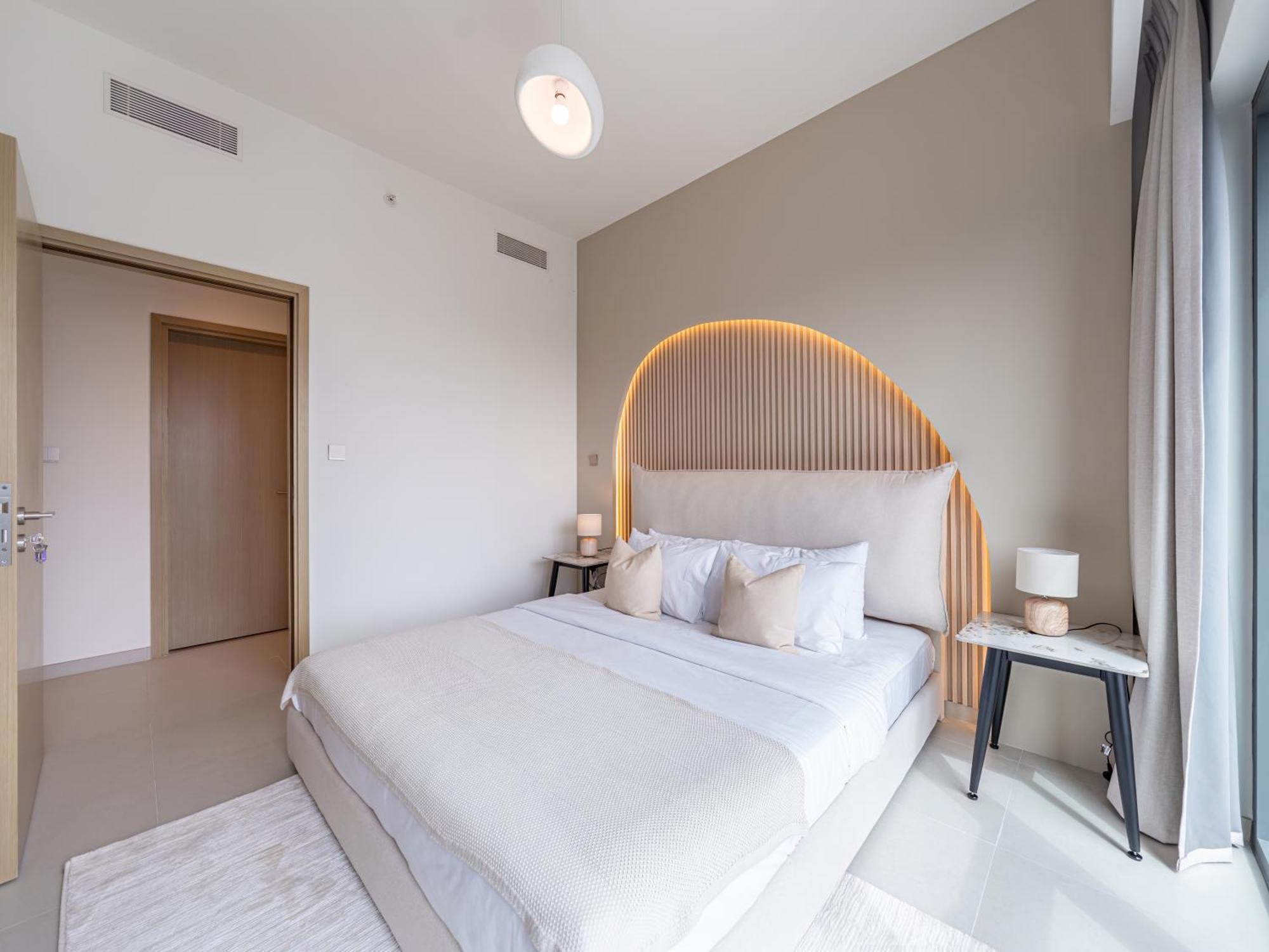 Luxurious 2br In Downtown Pool And Gym Access