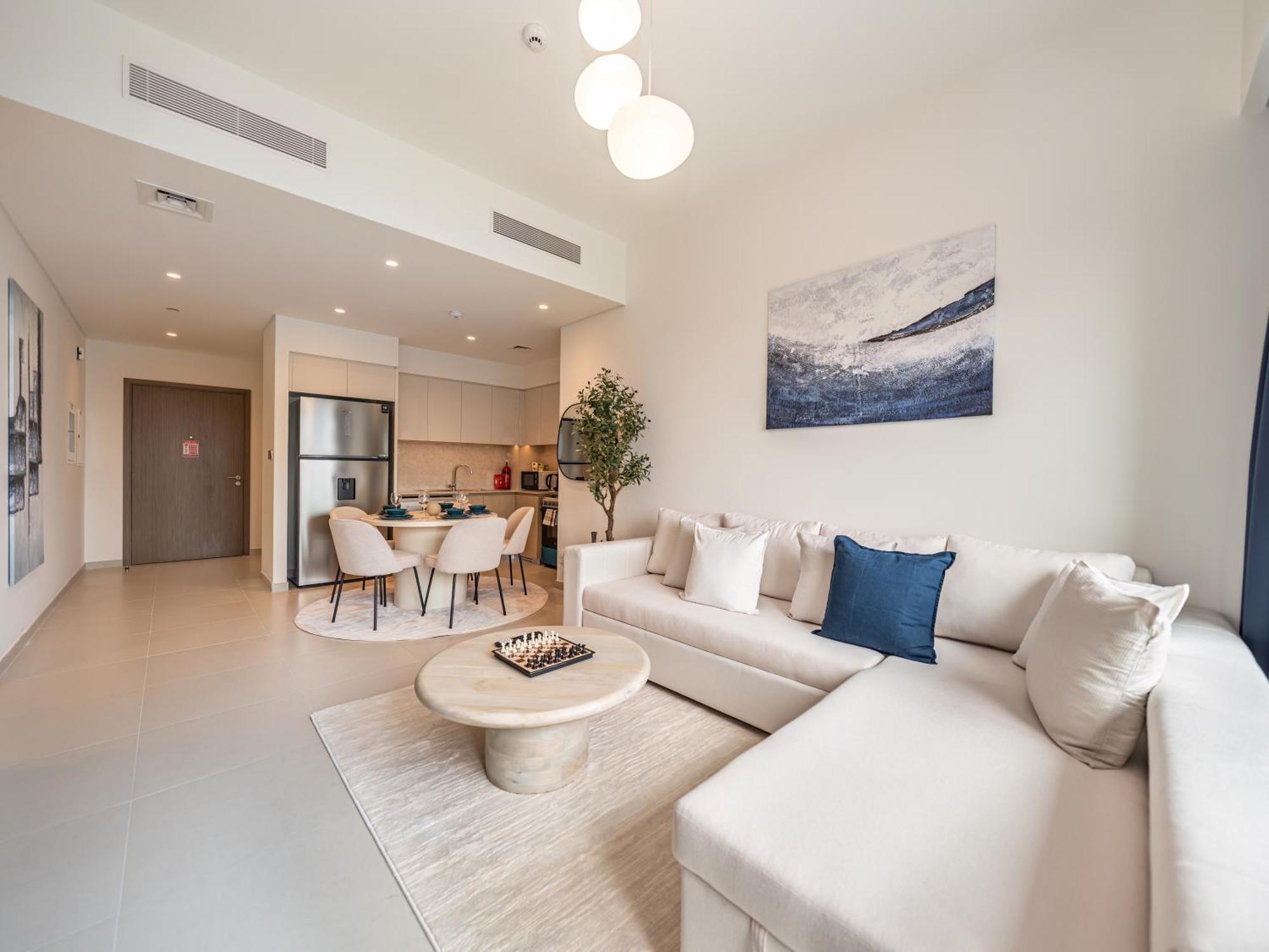 Luxurious 2br In Downtown Pool And Gym Access Apartment Dubai