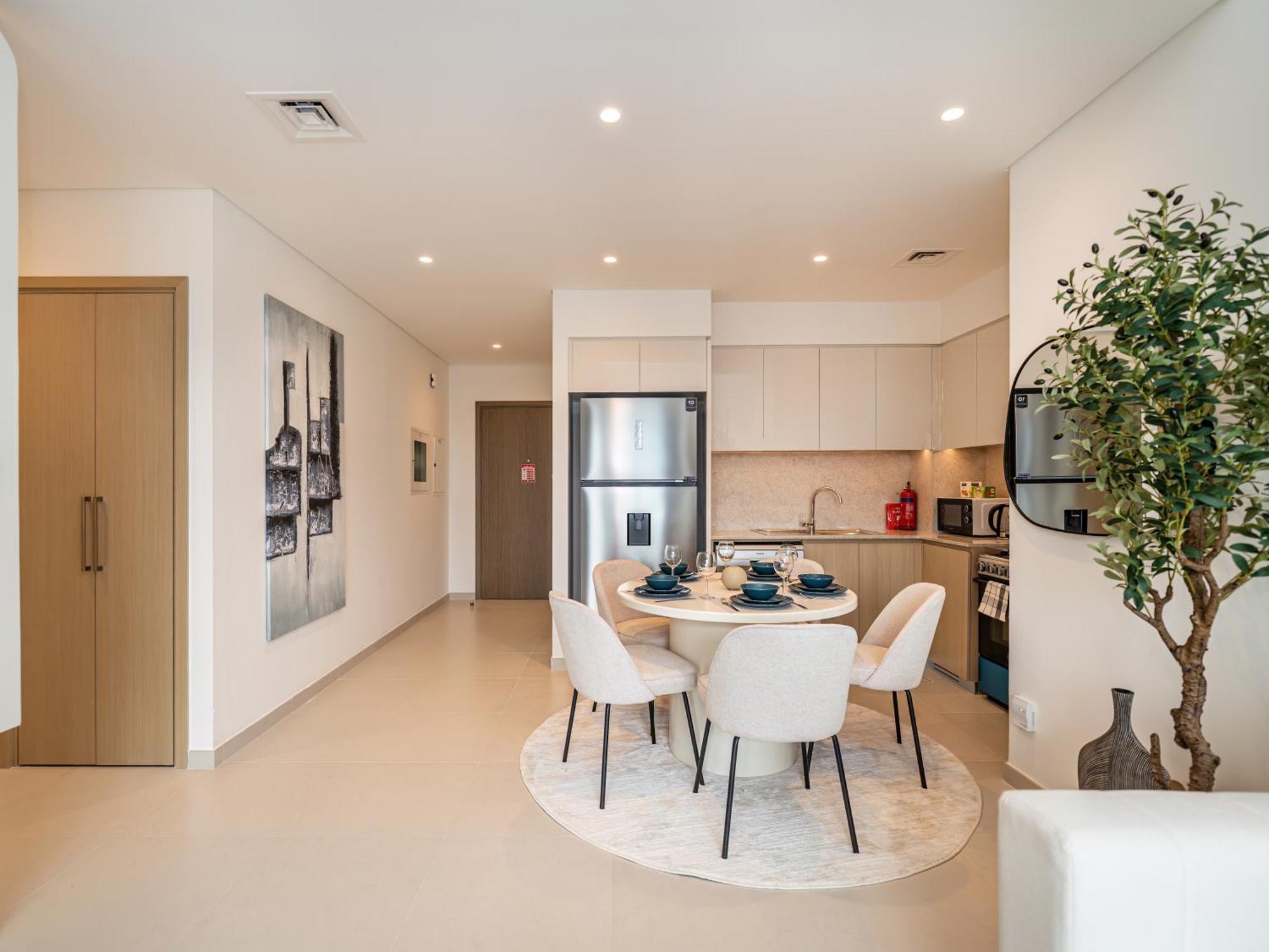 Luxurious 2br In Downtown Pool And Gym Access Dubai