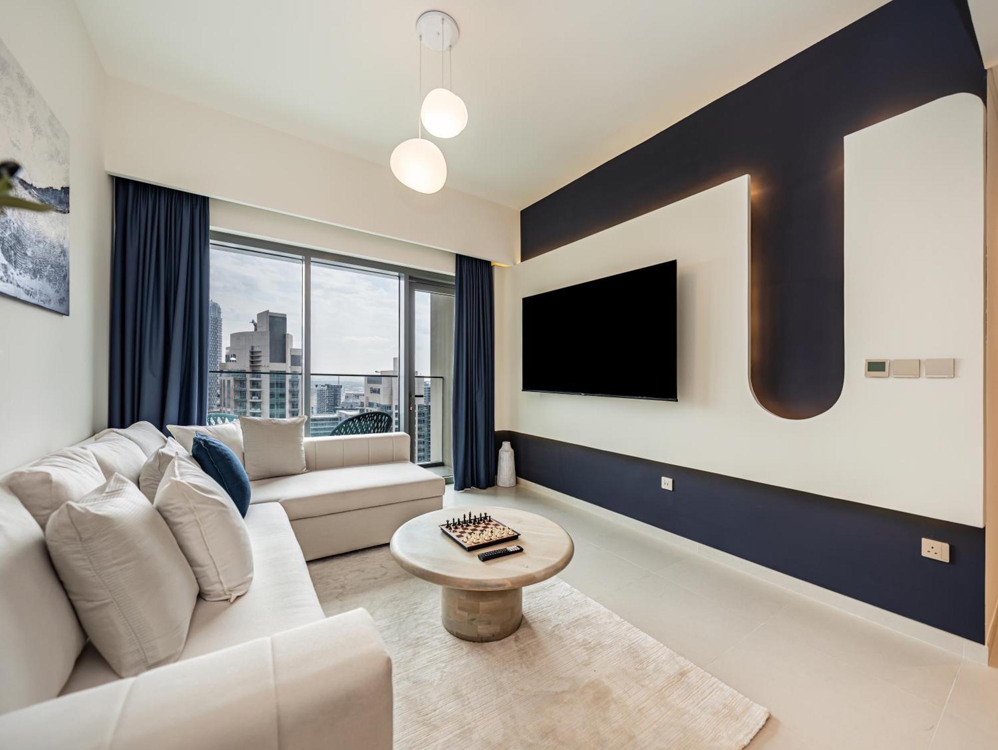 Luxurious 2br In Downtown Pool And Gym Access Apartment