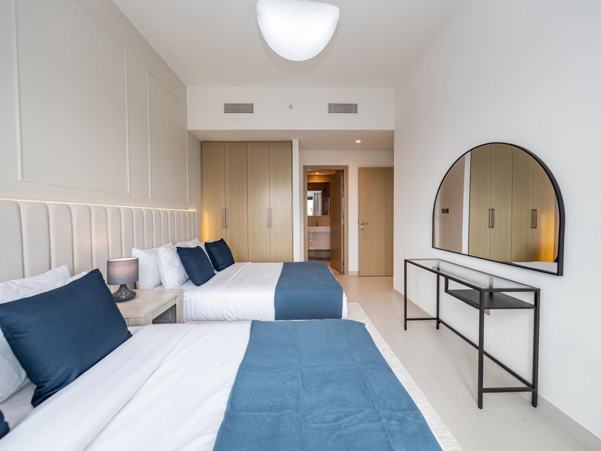 Luxurious 2br In Downtown Pool And Gym Access