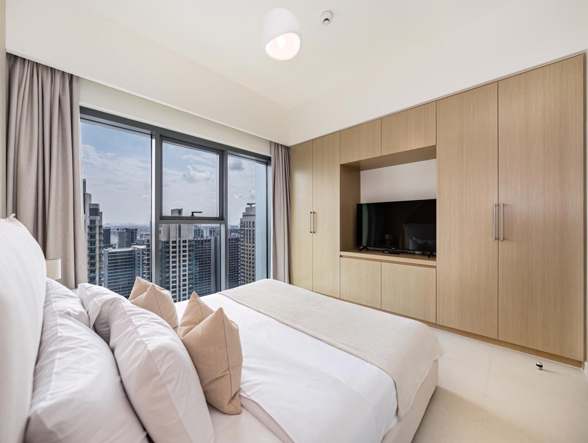 Luxurious 2br In Downtown Pool And Gym Access * Dubai