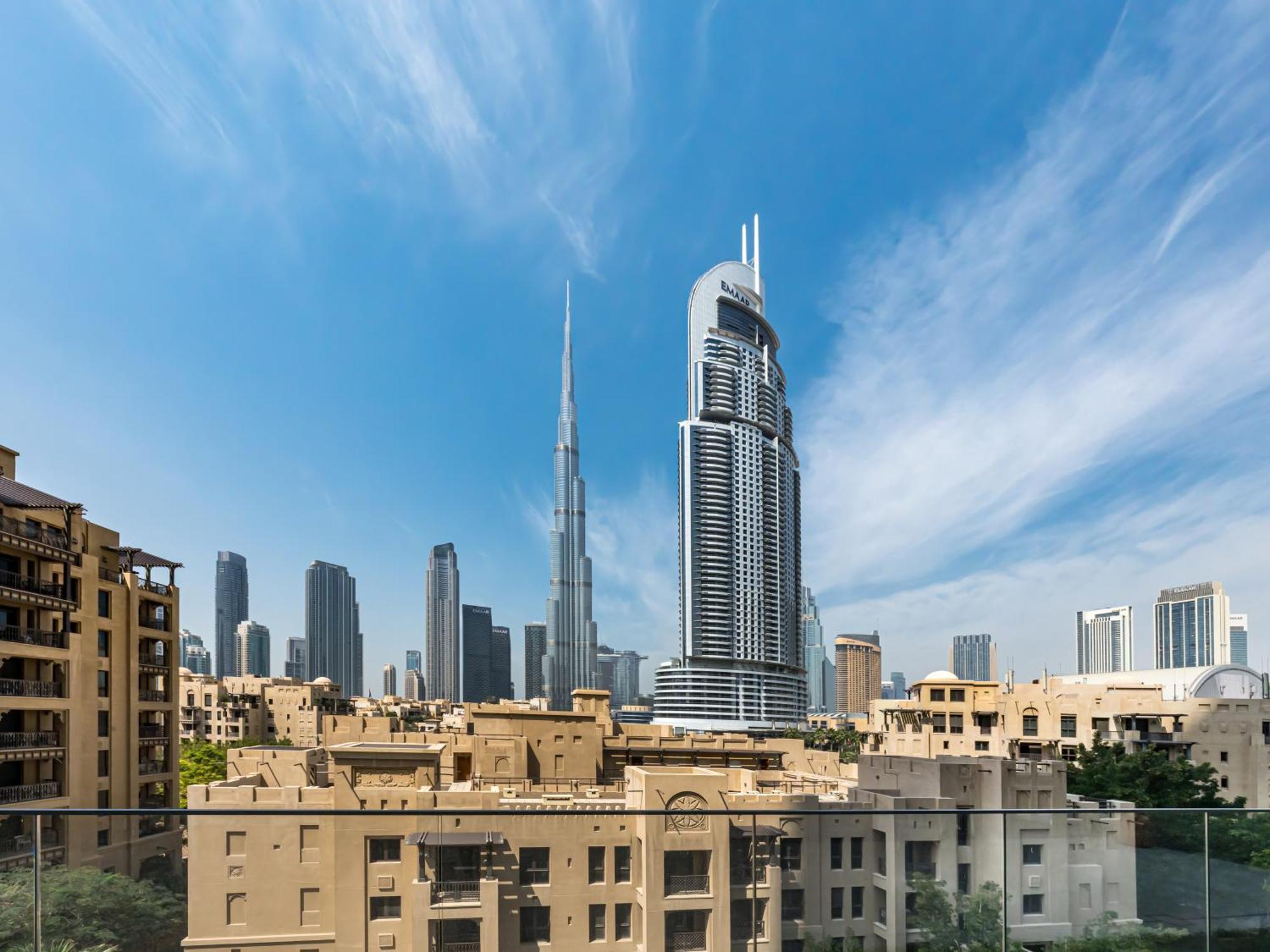 Apartment Luxurious 2br In Downtown Pool And Gym Access Dubai