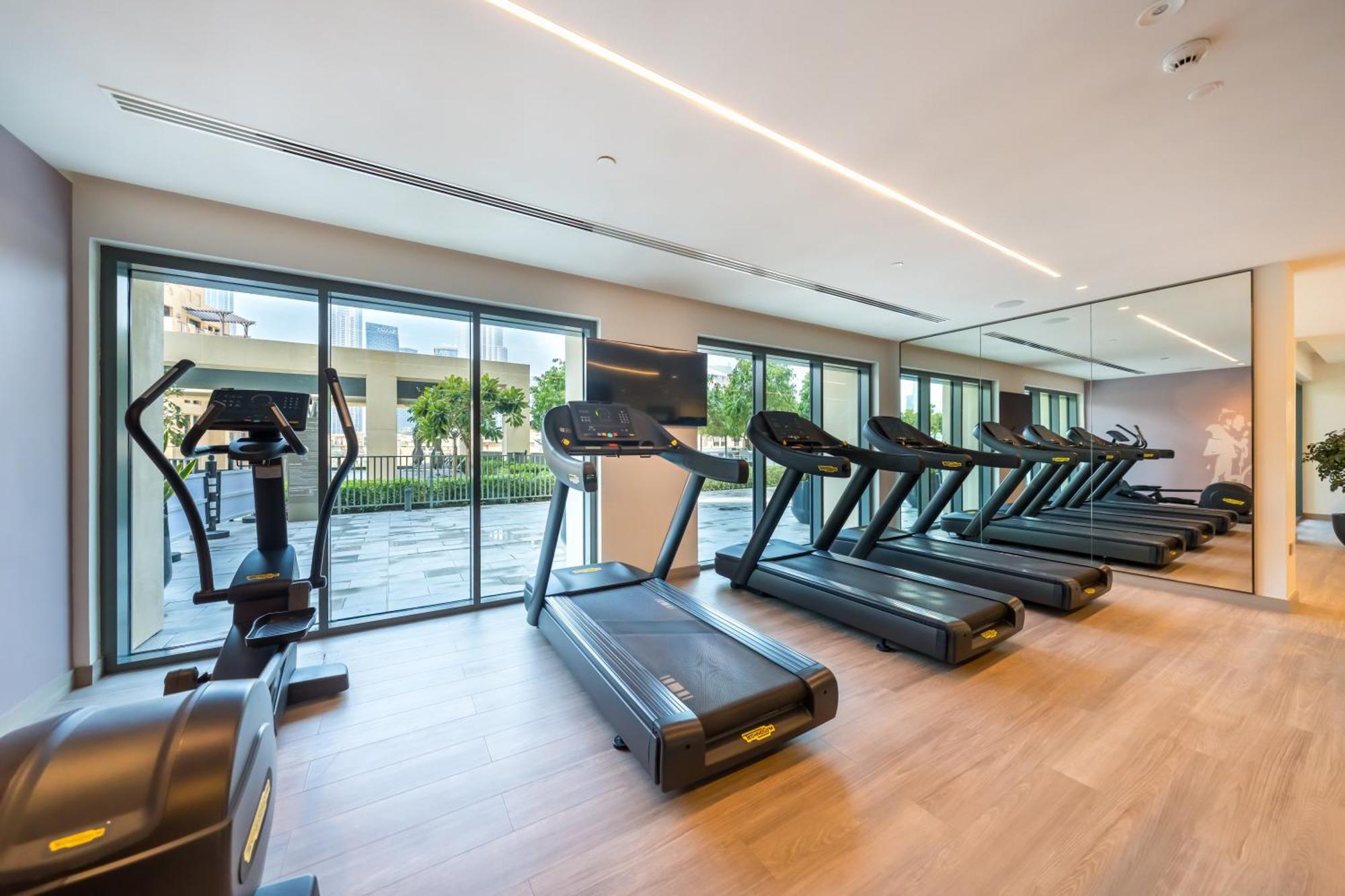 Apartment Luxurious 2br In Downtown Pool And Gym Access Dubai