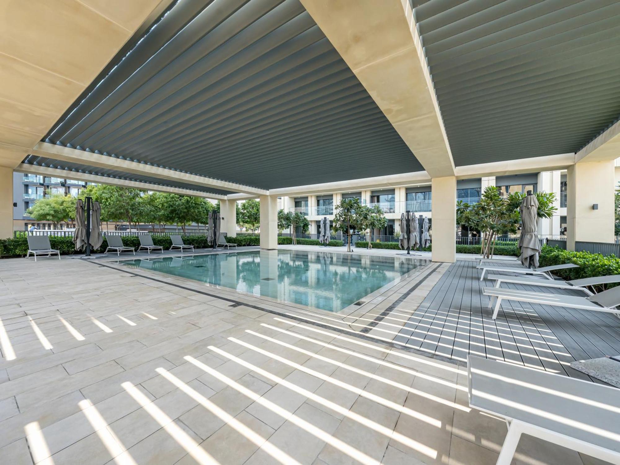 Luxurious 2br In Downtown Pool And Gym Access Apartment Dubai