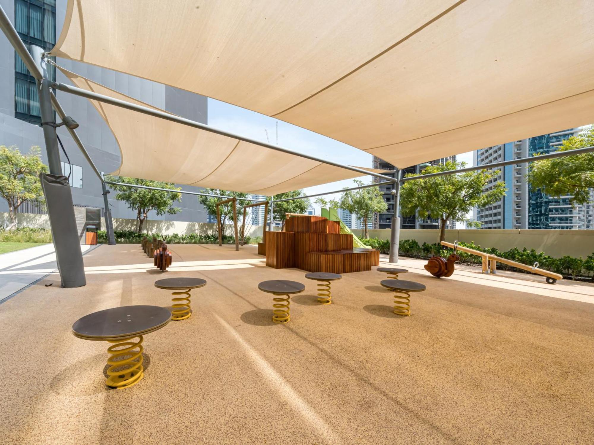 Luxurious 2br In Downtown Pool And Gym Access Apartment *