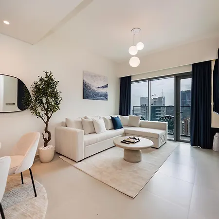 Luxurious 2Br Apt In Downtown Pool And Gym Access Dubai Exterior photo