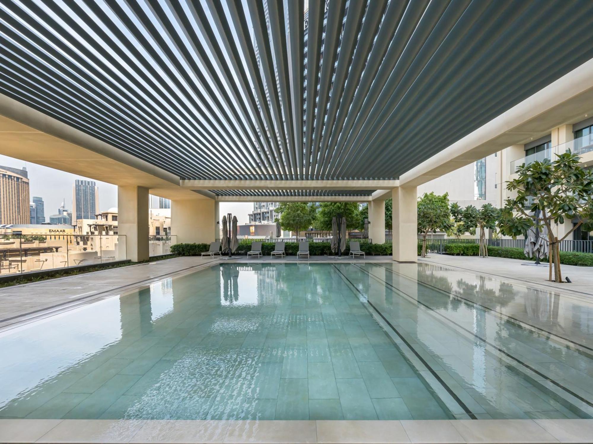 Luxurious 2br In Downtown Pool And Gym Access * Дубай