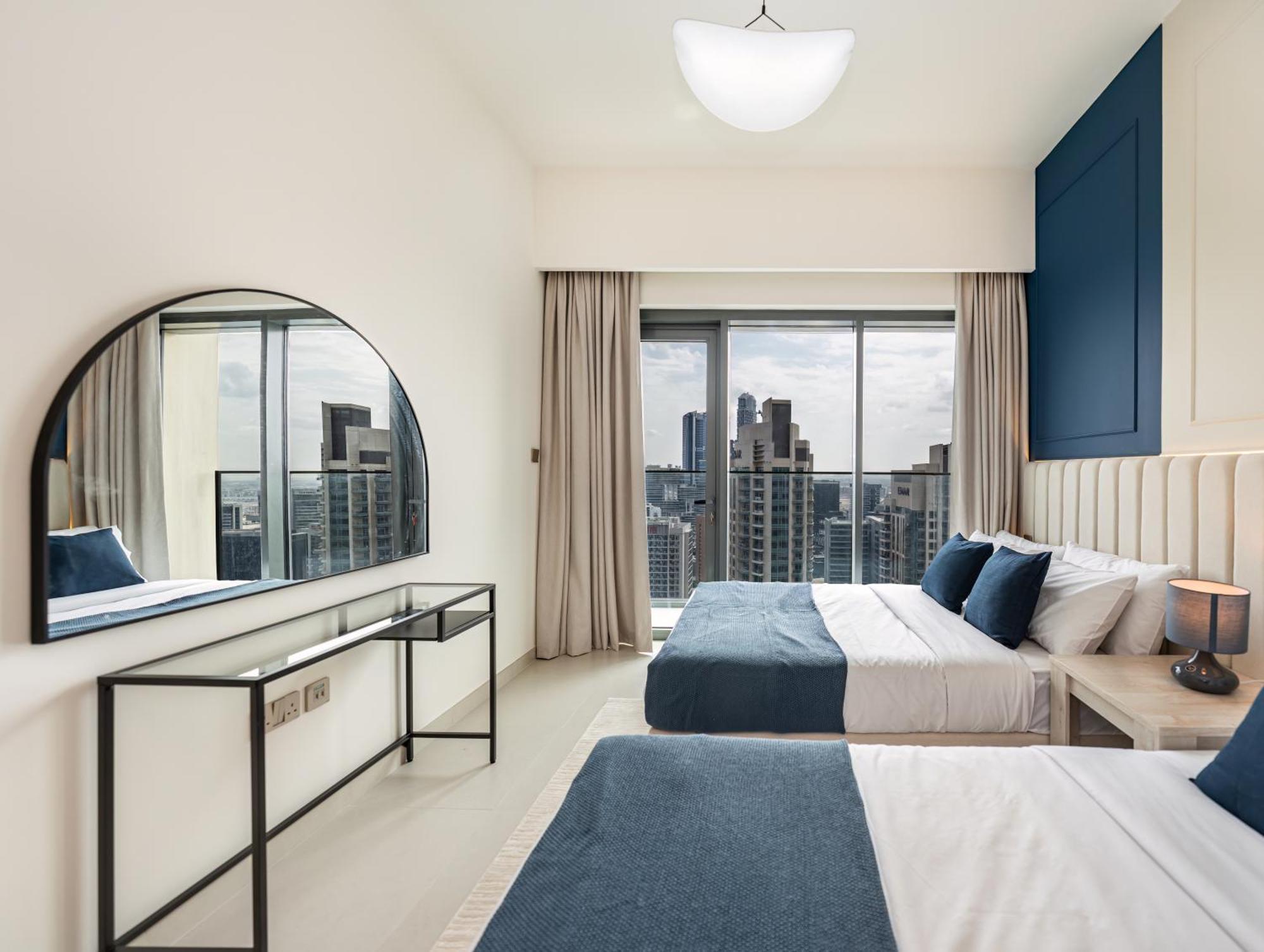 Luxurious 2br In Downtown Pool And Gym Access Апартаменты *