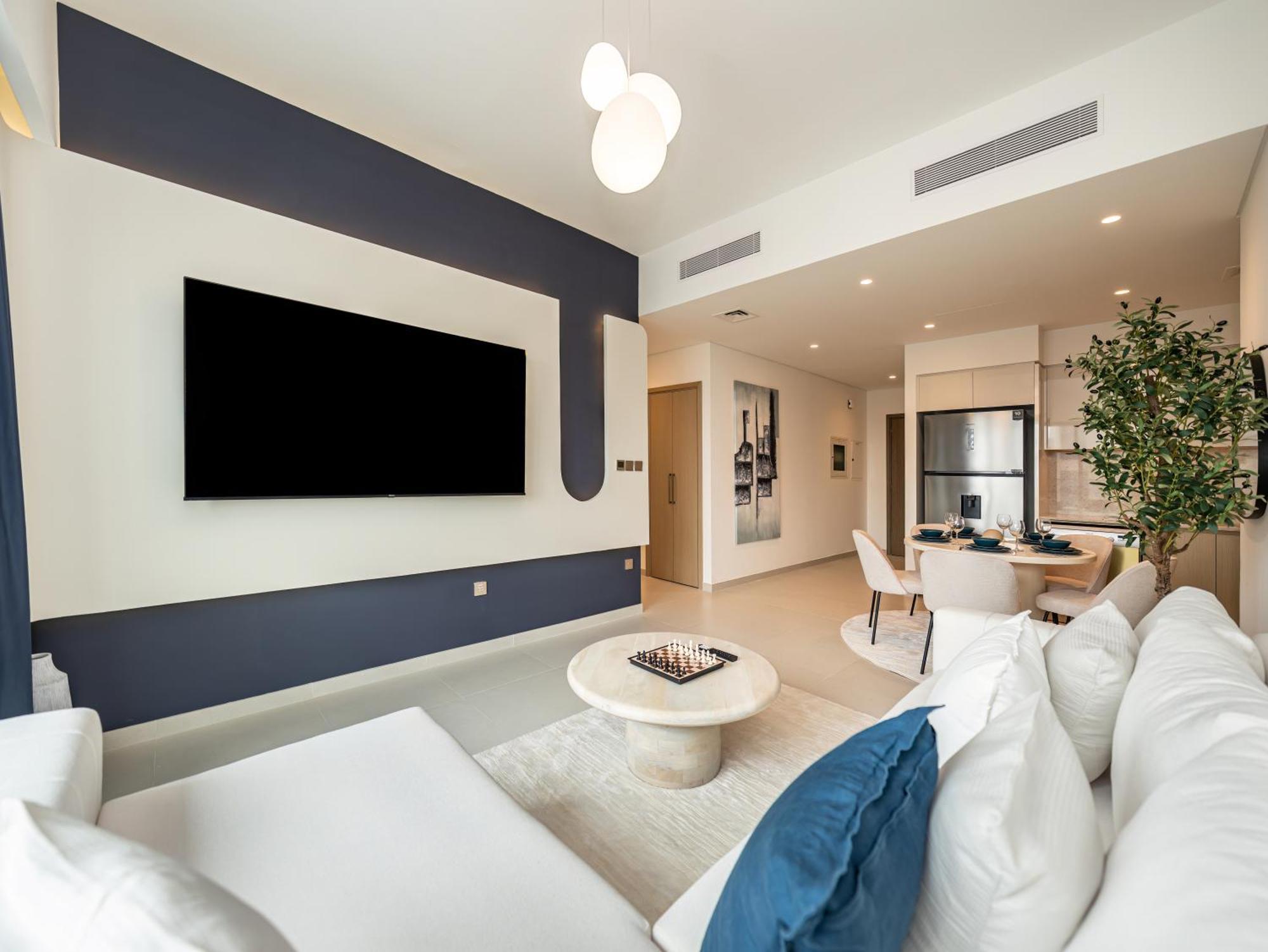 Luxurious 2br In Downtown Pool And Gym Access Apartment *